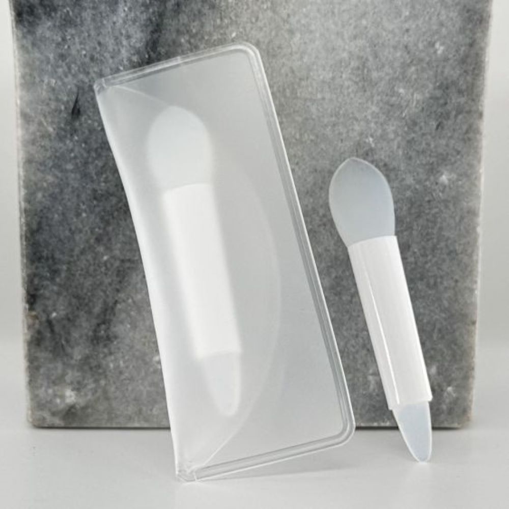 Versatile and effective lip applicator